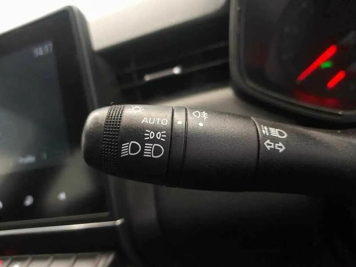 2021-renault-clio-10-tce-iconic-90ps-big-18