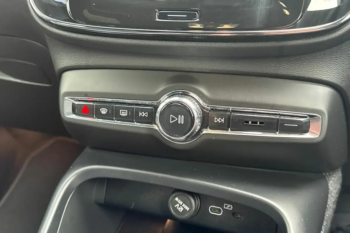 2022-volvo-xc40-e-recharge-plus-228bhp-big-13