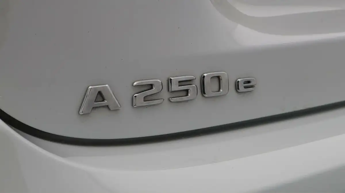 2021-mercedes-benz-a-class-13-a250e-amg-line-executive-hatchback-5d-big-21
