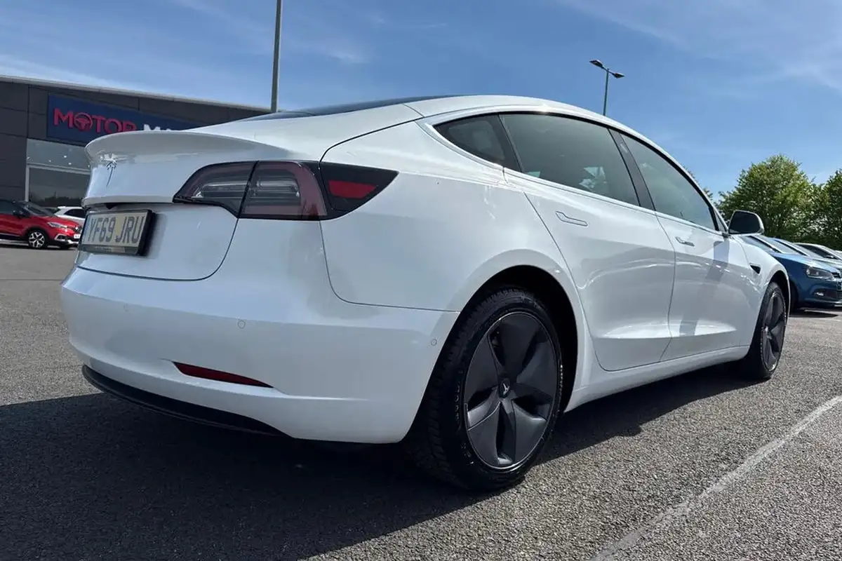 2019-tesla-model-3-e-standard-plus-big-32