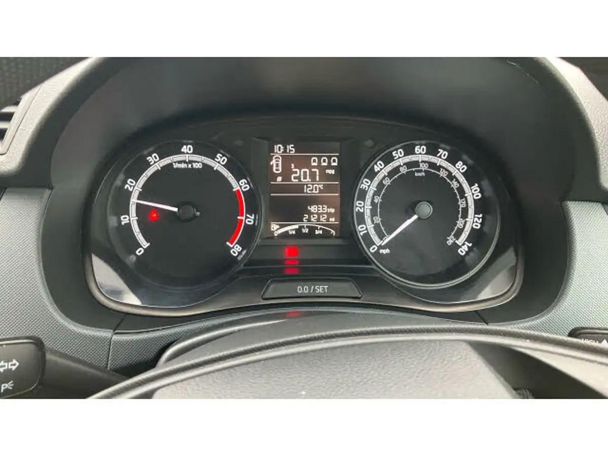 2021-skoda-fabia-10-tsi-s-95ps-hatchback-big-17