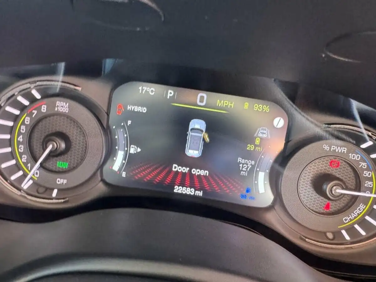 2020-jeep-renegade-13-gse-limited-phev-big-26