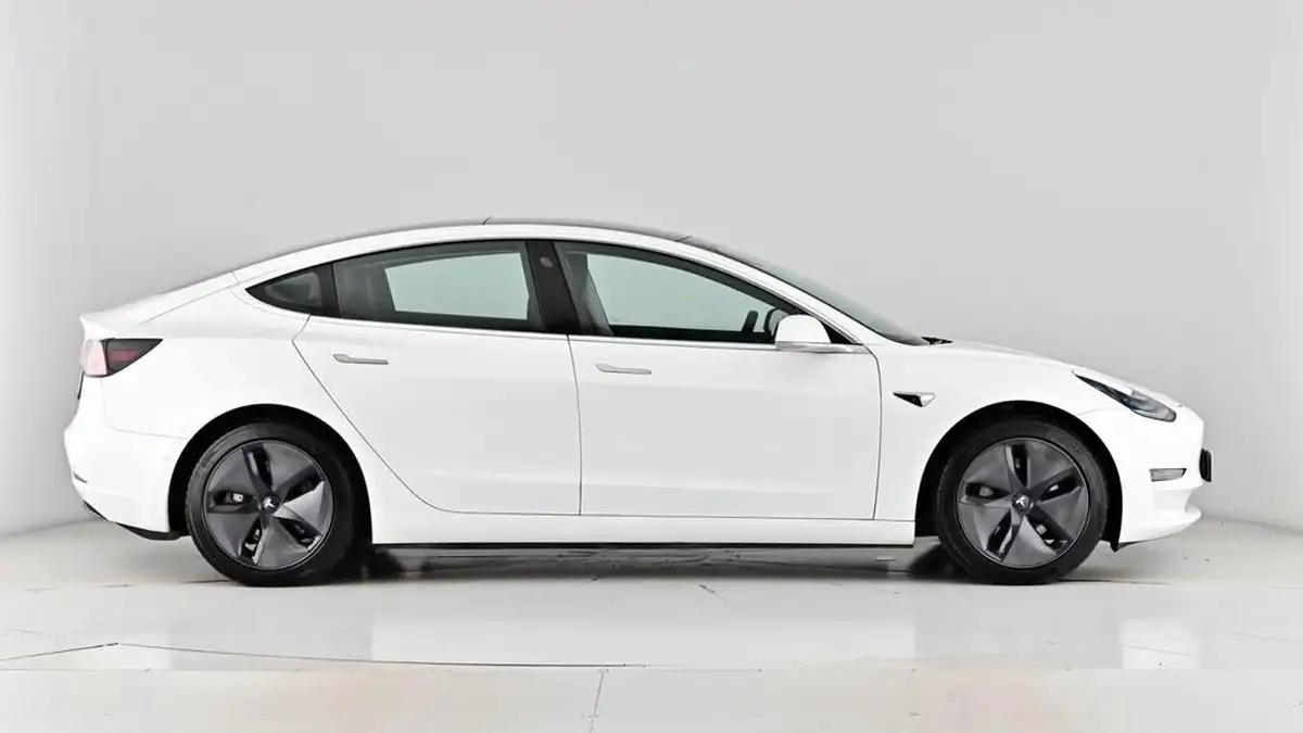 2020-tesla-model-3-e-long-range-big-79