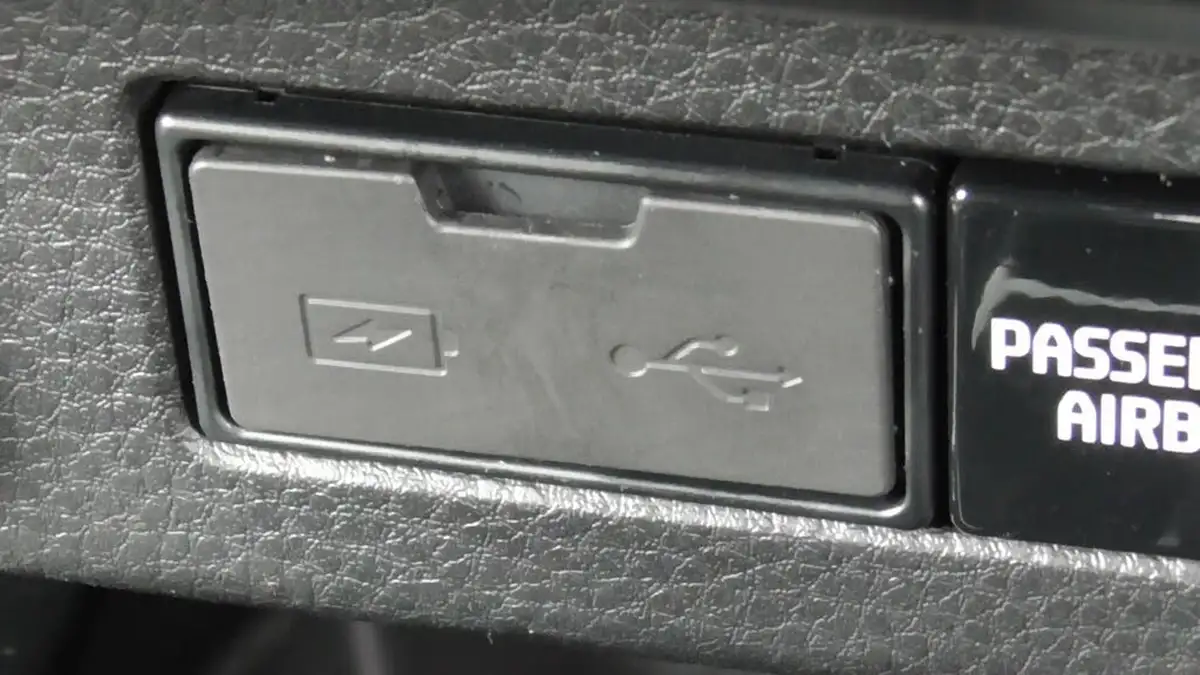 2024-isuzu-d-max-19td-v-cross-auto-big-9