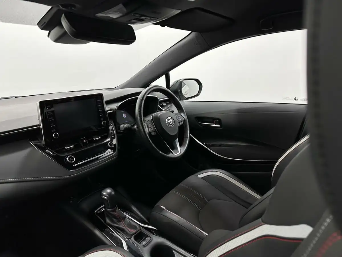 2021-toyota-corolla-18-vvt-i-gr-sport-trk-hatchback-big-28