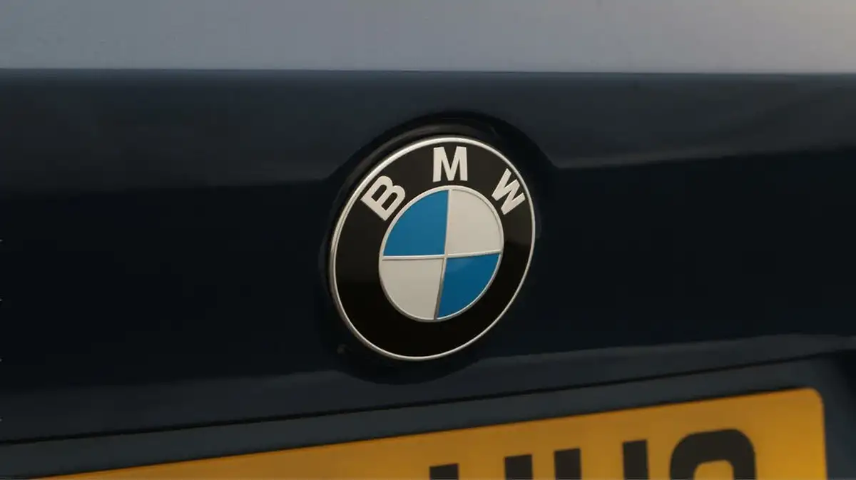 2022-bmw-x1-20-sdrive20i-xline-big-21