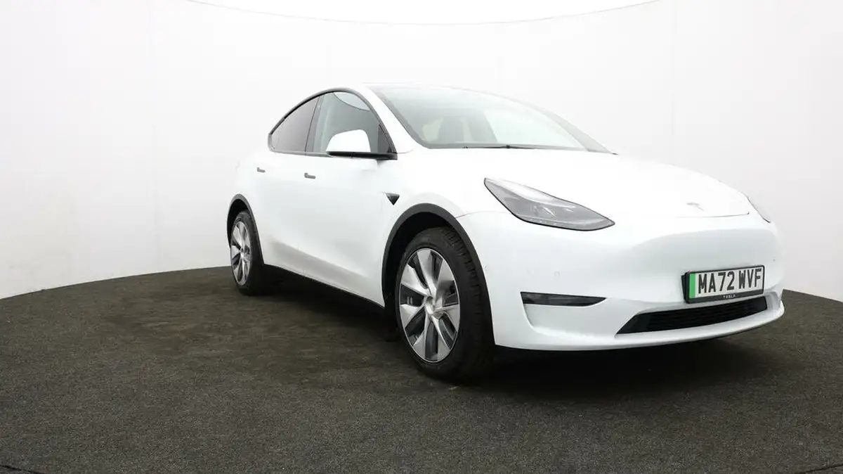 2022-tesla-model-y-e-long-range-big-42