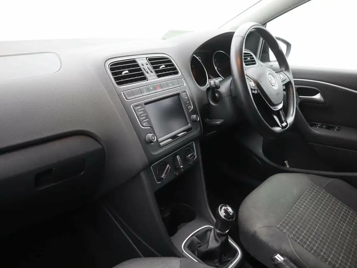2017-volkswagen-polo-10-match-75ps-bmtss-5d-big-8