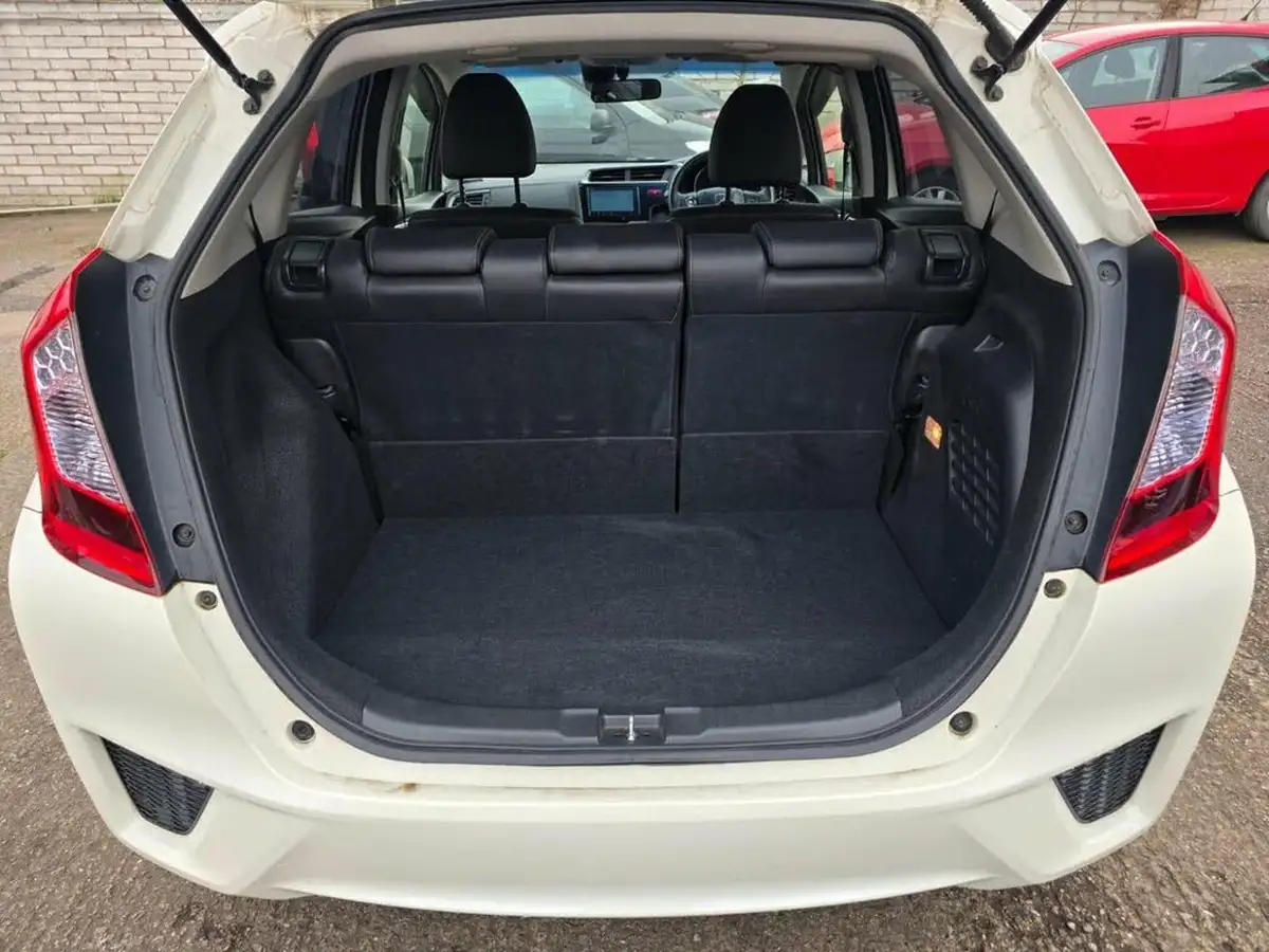 2013-honda-fit-18-hybrid-cruise-big-8
