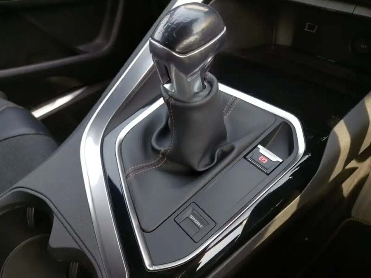 2018-peugeot-3008-suv-12-puretech-gt-line-big-18