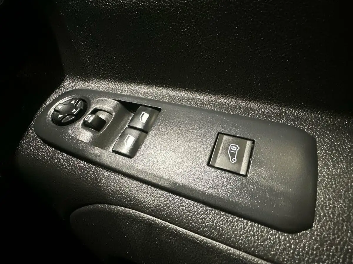 2021-peugeot-partner-15-bluehdi-1000-professional-100ps-eu6dt-panel-big-33