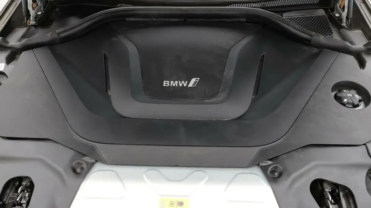 2021-bmw-ix3-e-premier-edition-big-19