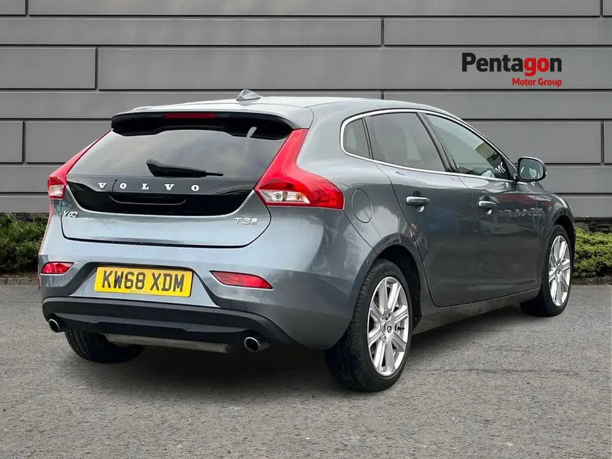 2019-volvo-v40-15-t3-inscription-big-3