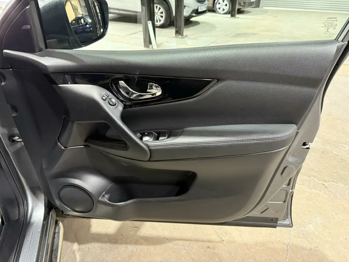 2015-nissan-qashqai-16dci-tekna-4x4-glass-roof-big-18
