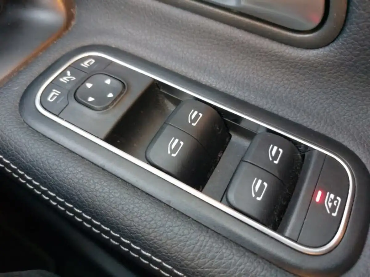 2020-mercedes-benz-cla-13-cla-200-amg-line-coupe-4d-7g-dct-big-18