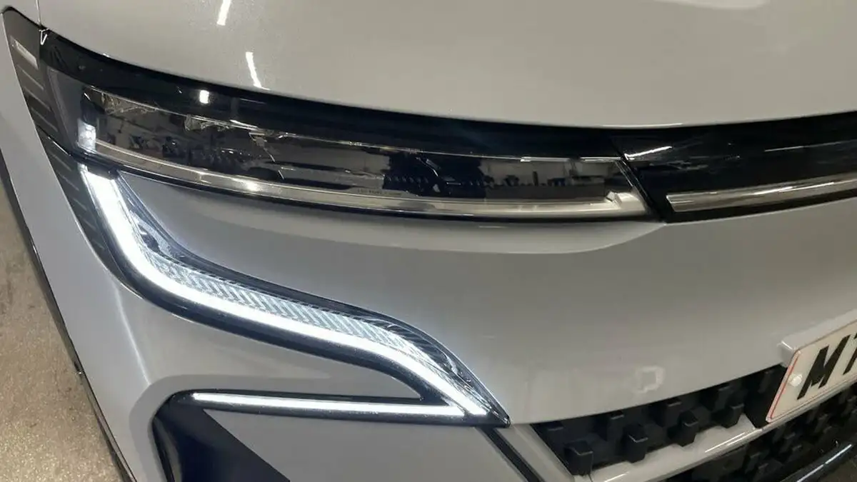2023-renault-megane-e-tech-e-techno-big-21
