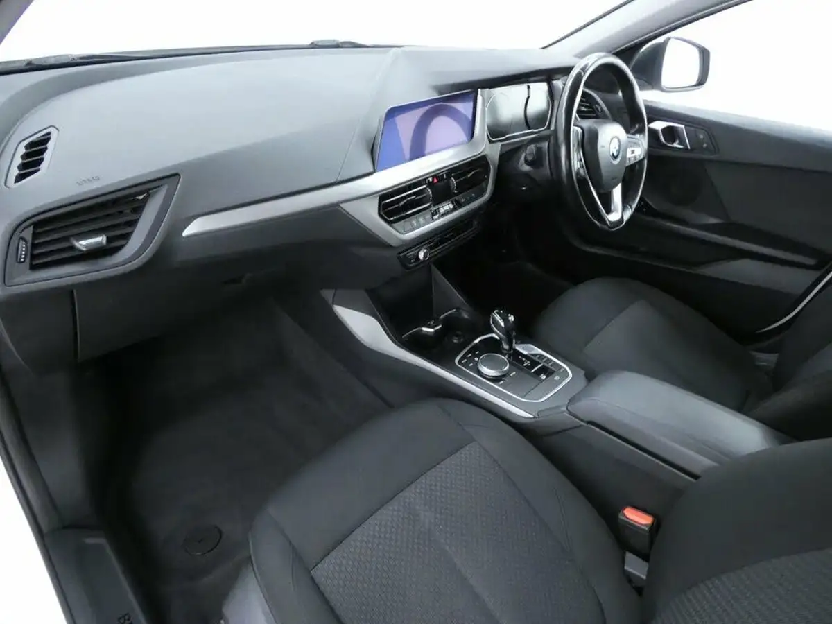 2021-bmw-1-series-15td-116d-se-dct-big-20