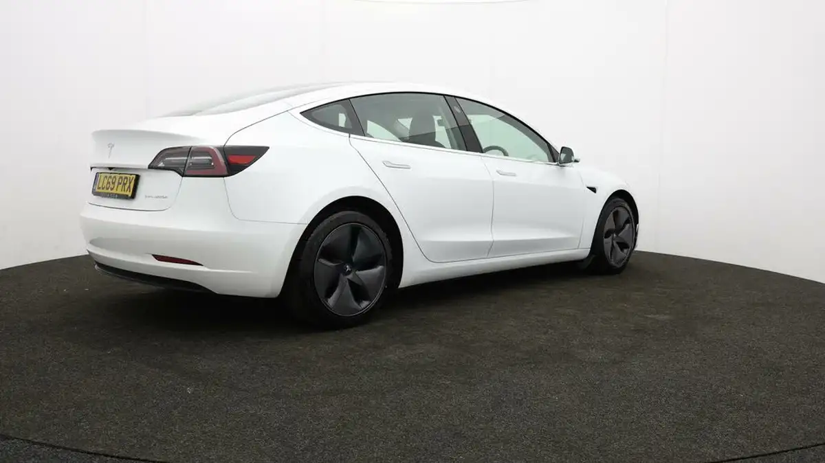 2019-tesla-model-3-e-long-range-4x4-big-25