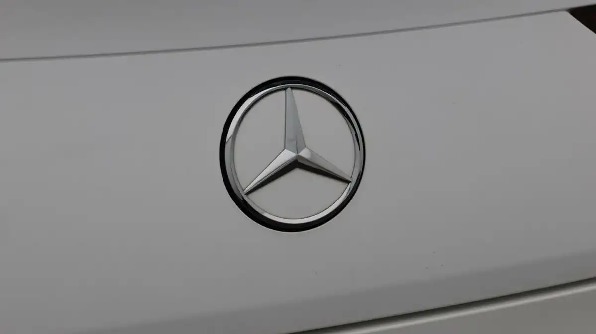 2023-mercedes-benz-cla-13-cla-200-amg-line-premium-plus-night-edition-coupe-4d-big-22