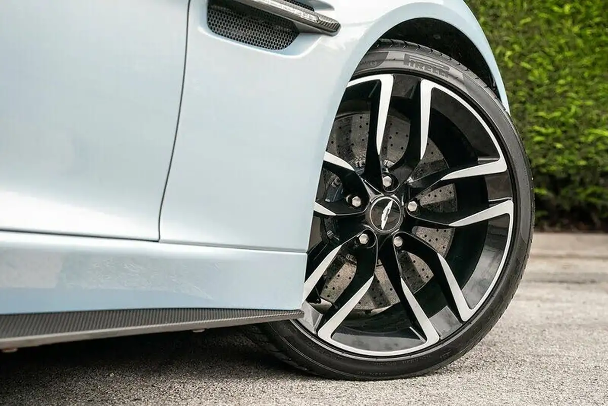 2015-aston-martin-vanquish-59-22-big-25