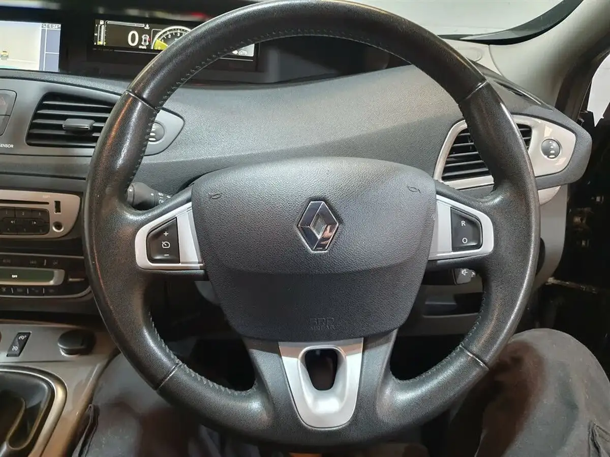 2013-renault-scenic-xmod-15dci-dynamique-tomtom-ss-big-17