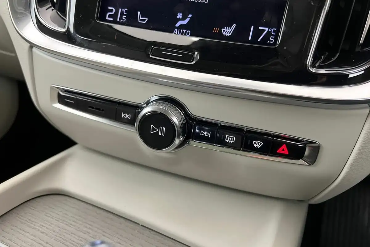 2021-volvo-v60-20-b4-ultimate-big-13
