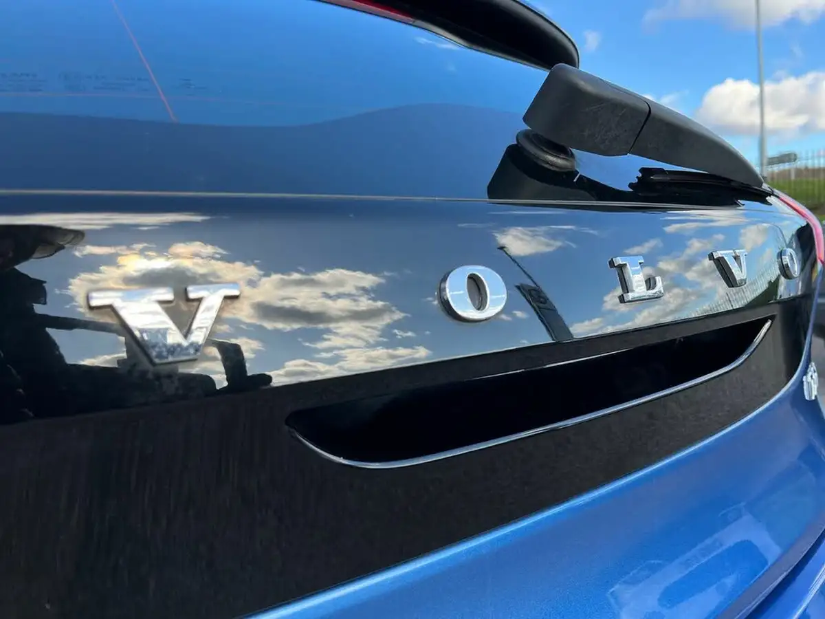 2018-volvo-v40-20-t2-r-design-nav-plus-big-23