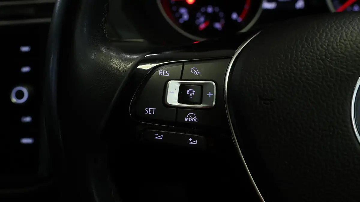 2018-volkswagen-tiguan-20tdi-se-navigation-150ps-ss-dsg-big-21