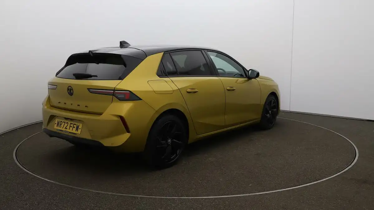 2022-vauxhall-astra-12-turbo-gs-line-hatchback-big-50