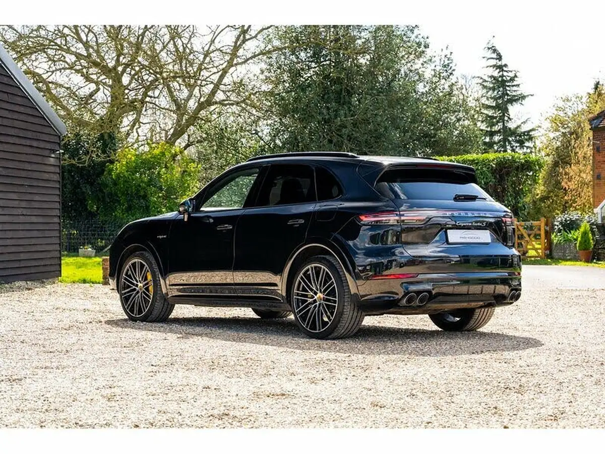 2019-porsche-cayenne-40-v8-turbo-s-e-hybrid-station-wagon-big-5