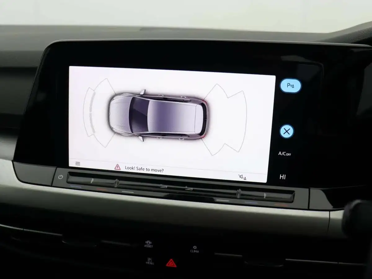2021-volkswagen-golf-10-tsi-life-hatchback-big-35