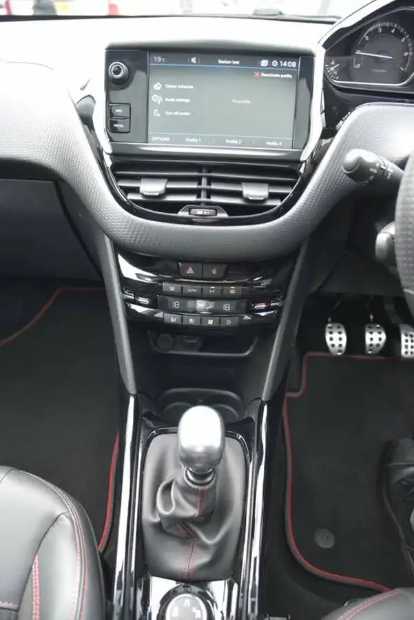 2019-peugeot-2008-suv-12-puretech-gt-line-130bhp-big-42