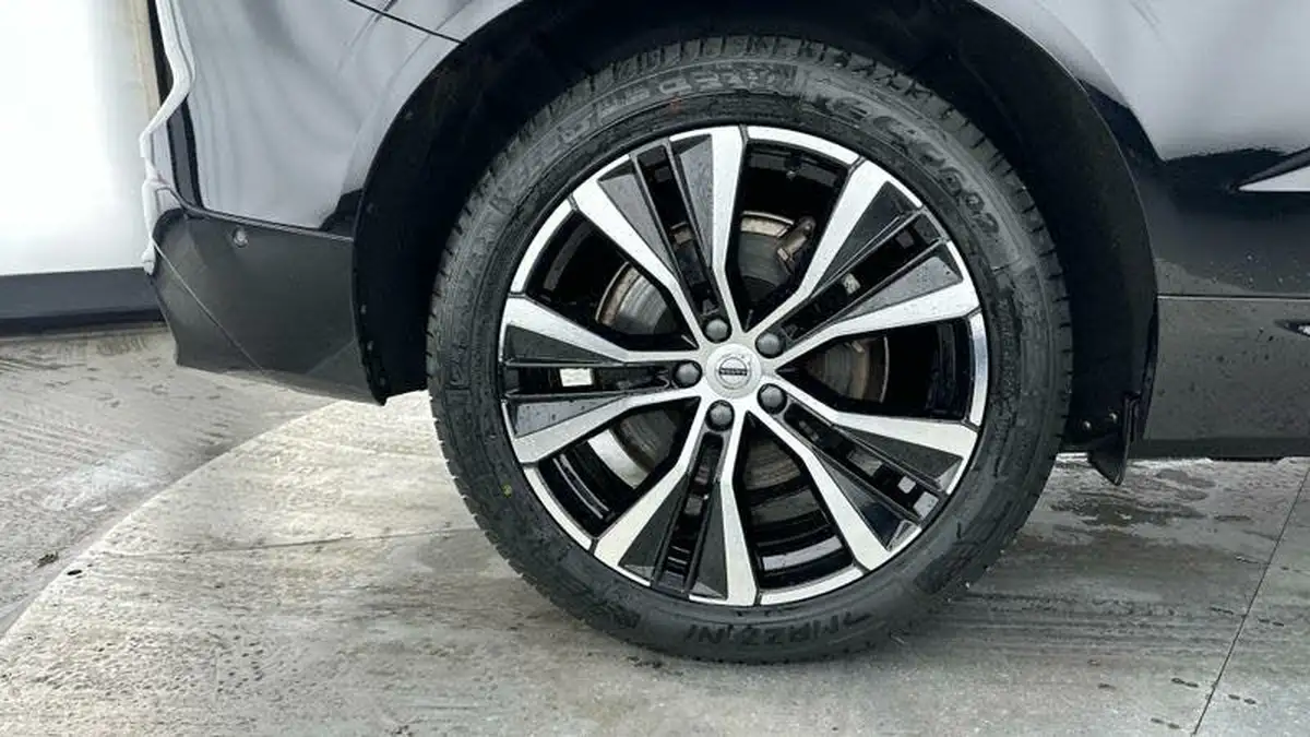 2023-volvo-xc60-20-t8-ultimate-dark-big-30