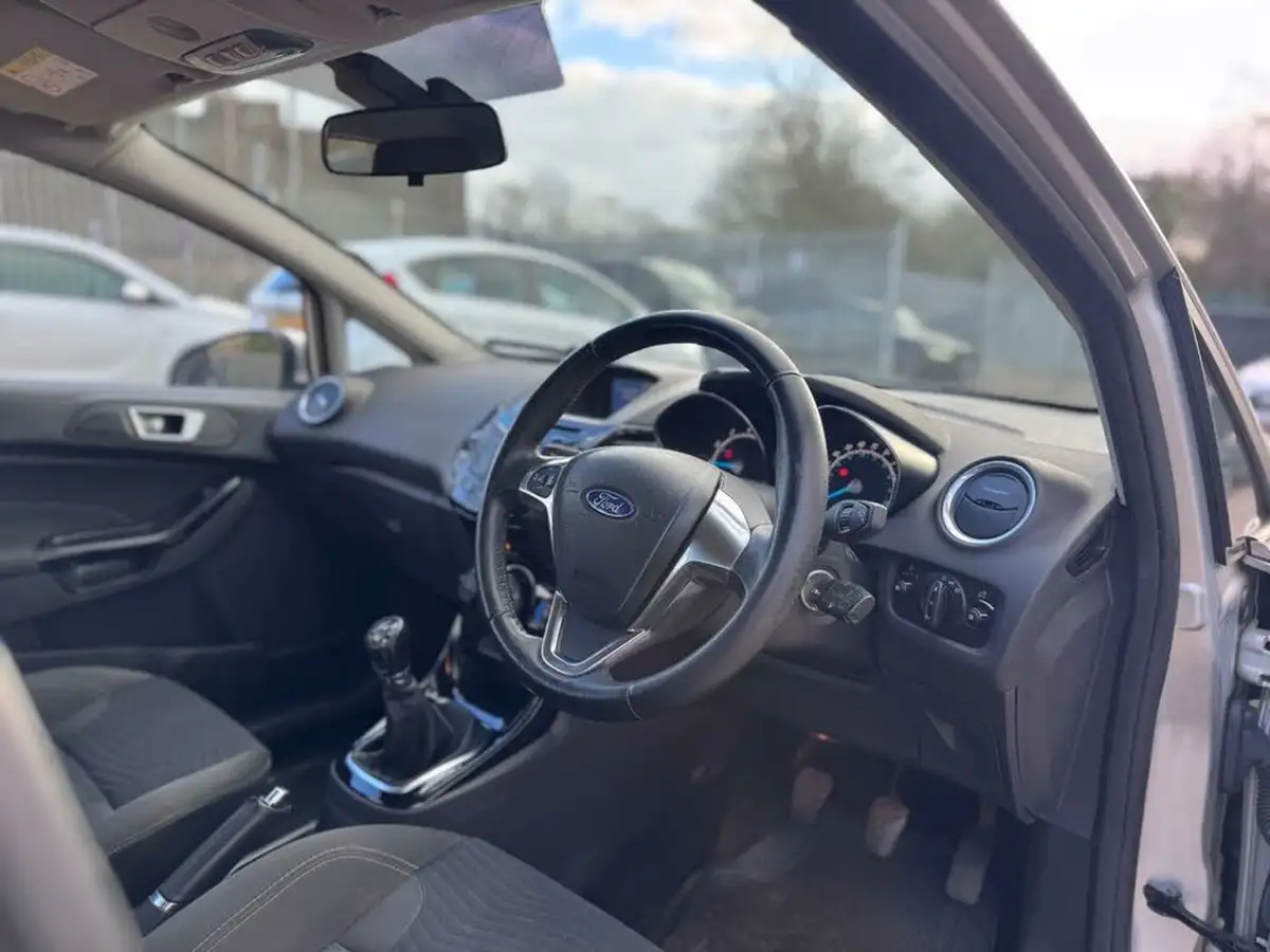 2016-ford-fiesta-125-zetec-5d-big-21
