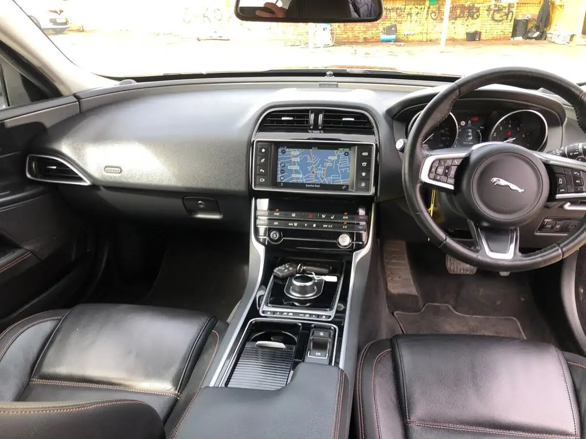 2017-jaguar-xe-20i-prestige-249ps-ss-1998cc-big-6