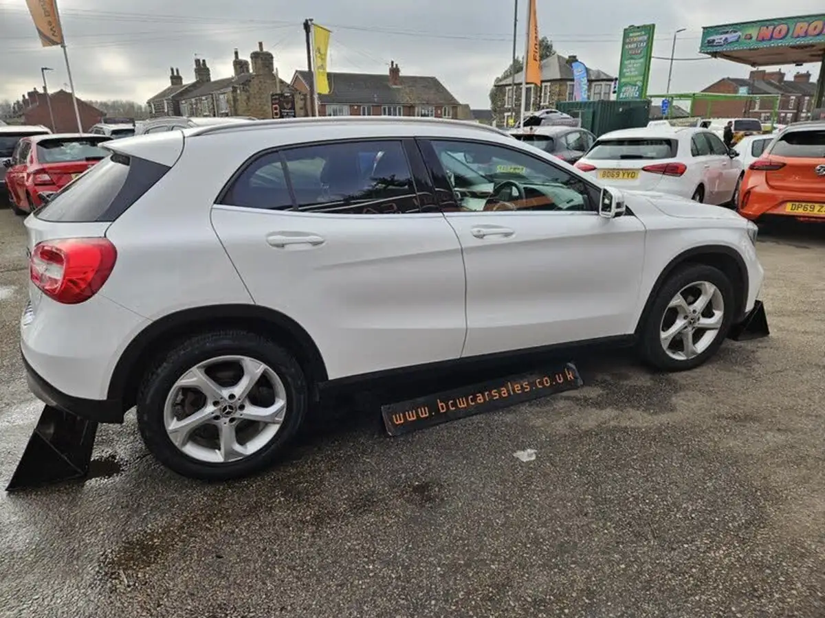 2018-mercedes-benz-gla-class-21d-gla-200d-sport-134bhp-ss-big-7