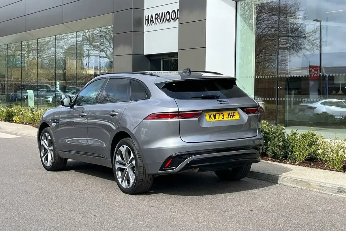 2023-jaguar-f-pace-20-d200-r-dynamic-hse-black-big-12