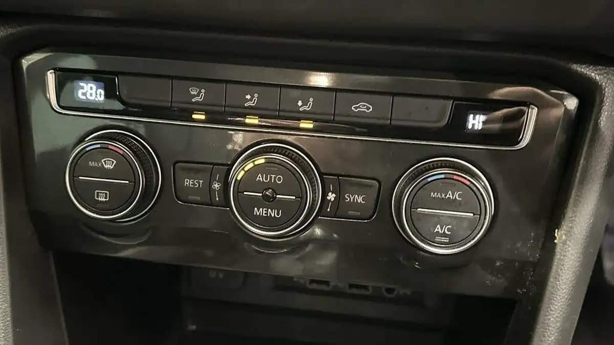 2018-volkswagen-tiguan-20tdi-se-navigation-150ps-scr-big-24