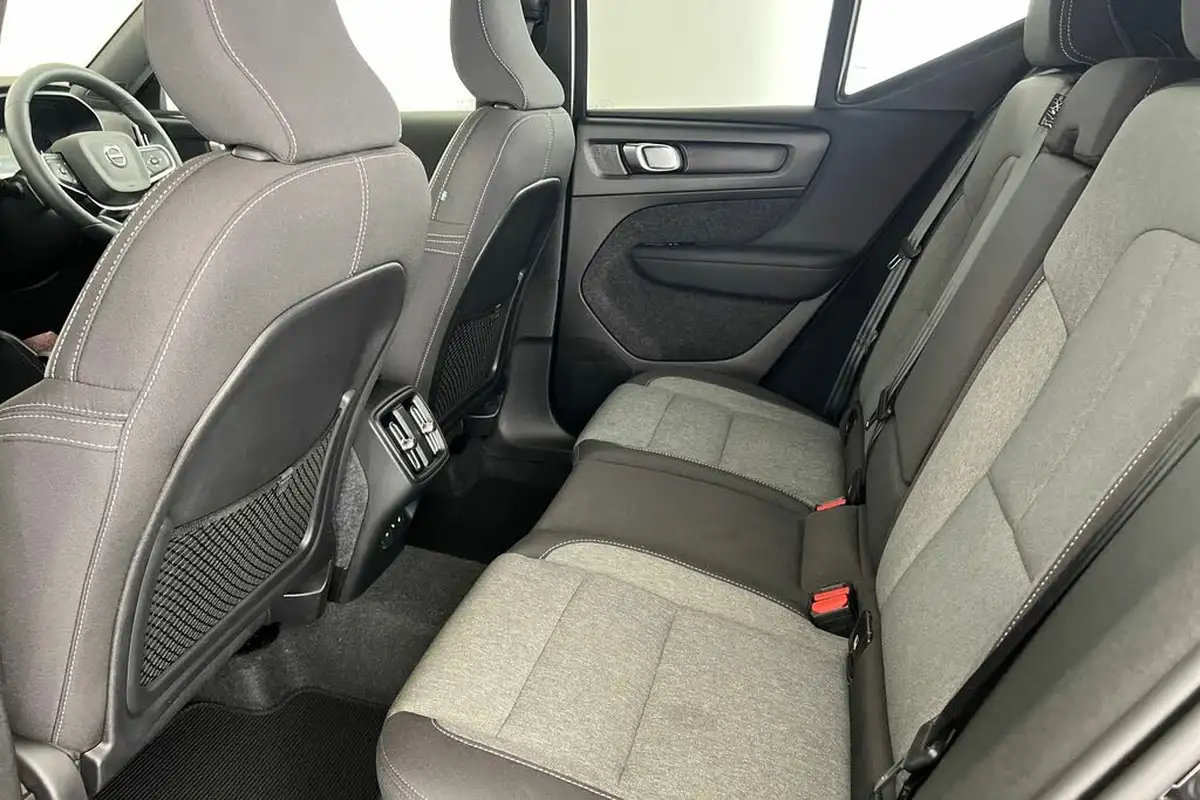 2024-volvo-xc40-20-b3-plus-big-16