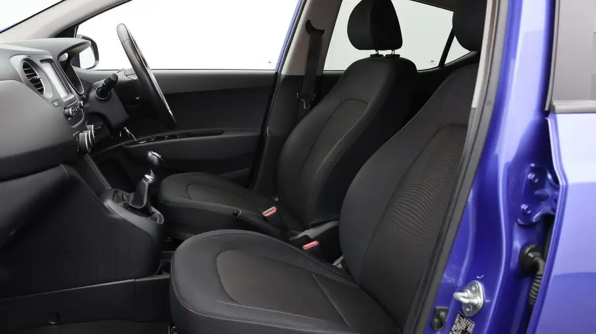 2019-hyundai-i10-10-play-big-13