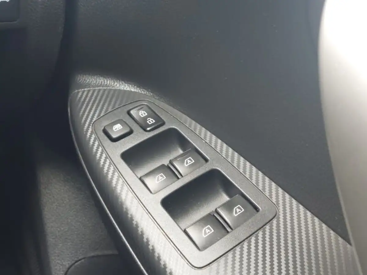 2019-mitsubishi-eclipse-cross-15-black-4wd-auto-big-11