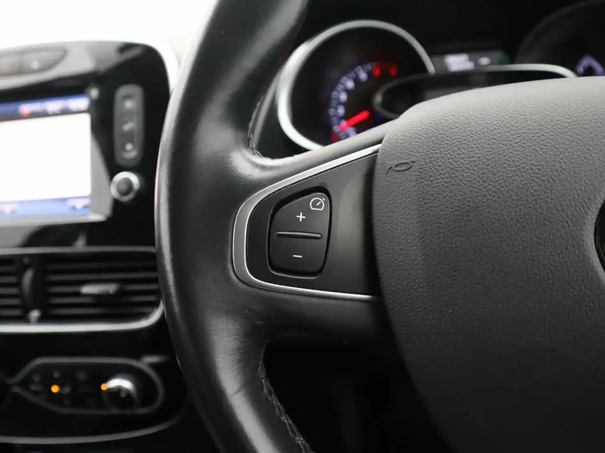 2017-renault-clio-12-tce-signature-nav-big-31