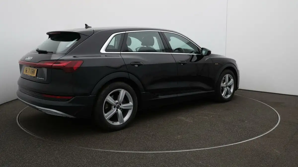 2021-audi-e-tron-55e-technik-station-wagon-big-43