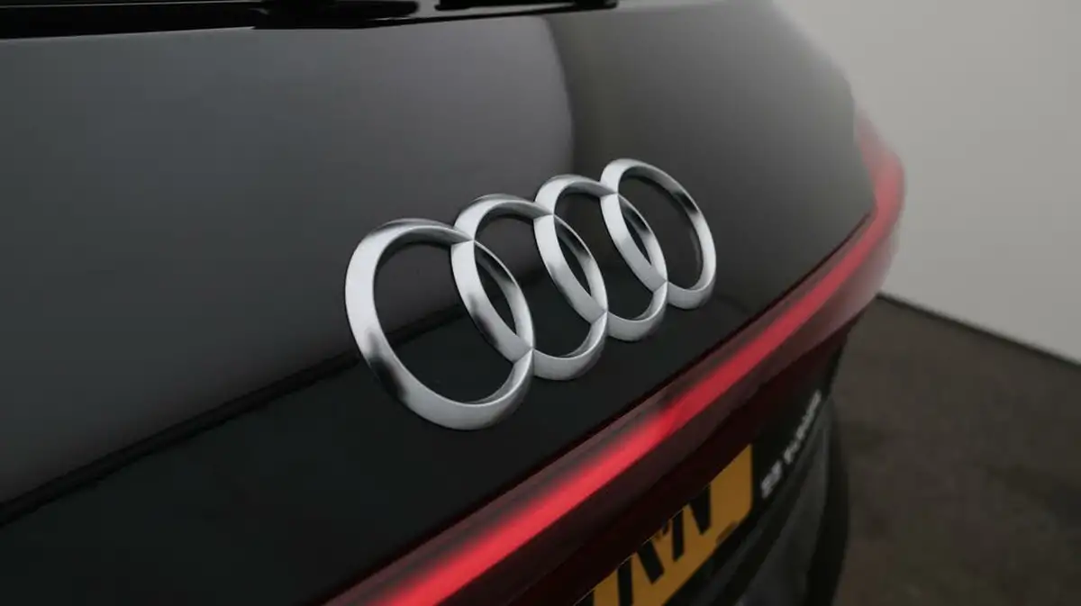 2021-audi-e-tron-55e-technik-station-wagon-big-21