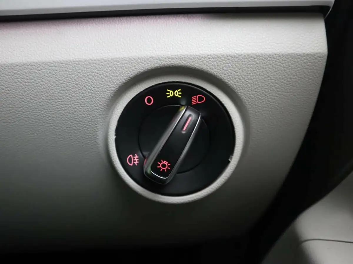 2017-volkswagen-up-10-up-beats-60ps-5d-big-31