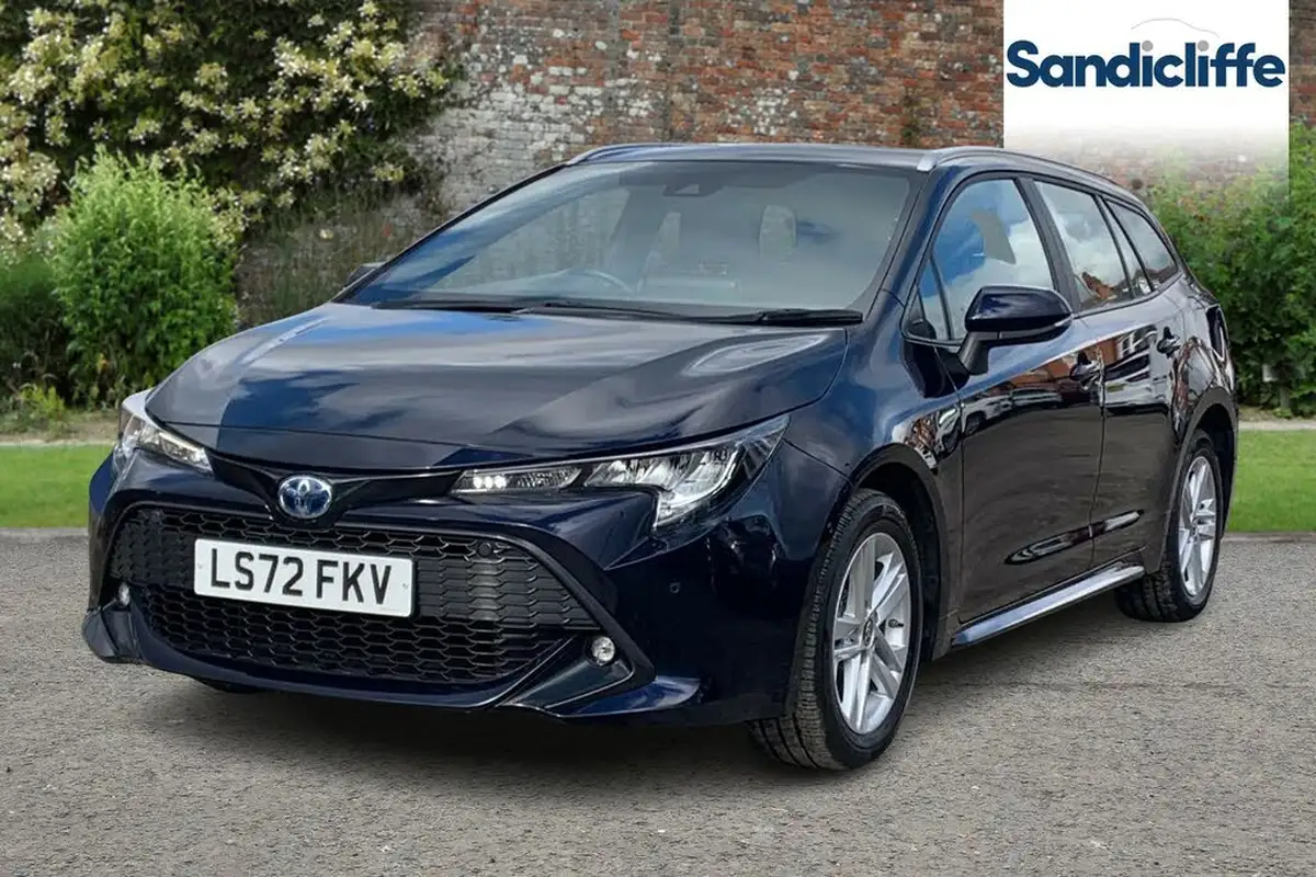 2022-toyota-corolla-18-vvt-i-icon-tech-spare-wheel-touring-sports-5d-big-7