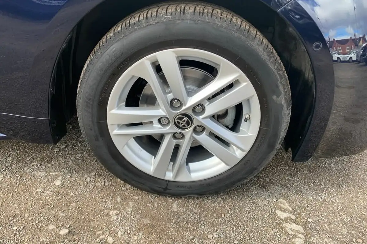 2022-toyota-corolla-18-vvt-i-icon-tech-spare-wheel-touring-sports-5d-big-31
