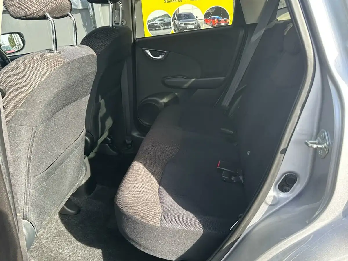 2013-honda-jazz-14-es-plus-big-20