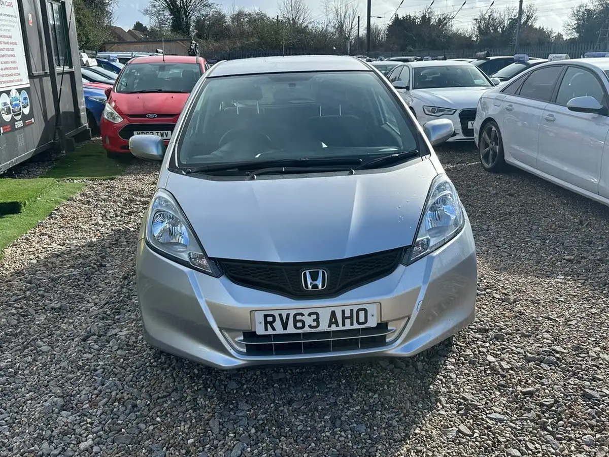2013-honda-jazz-14-es-plus-big-2