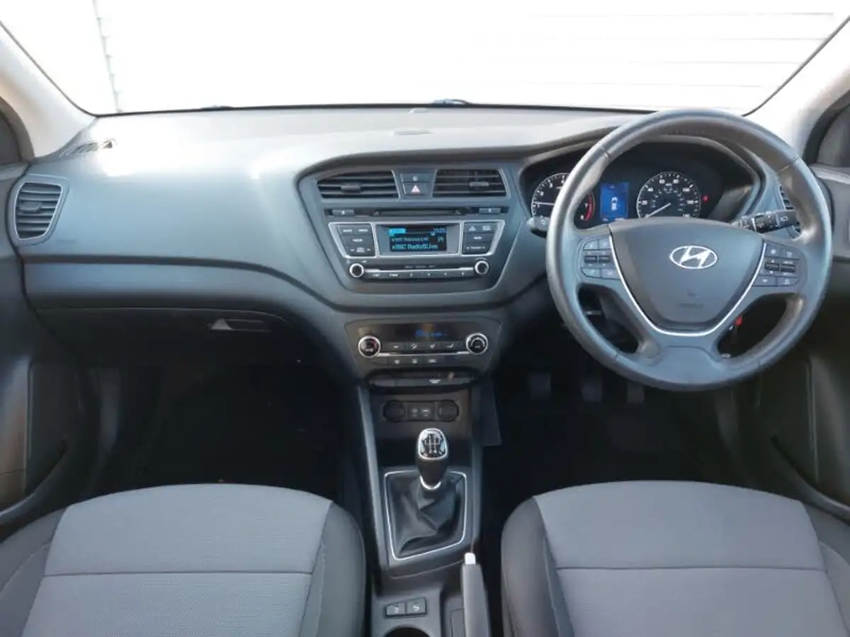 2016-hyundai-i20-10-premium-100ps-big-2